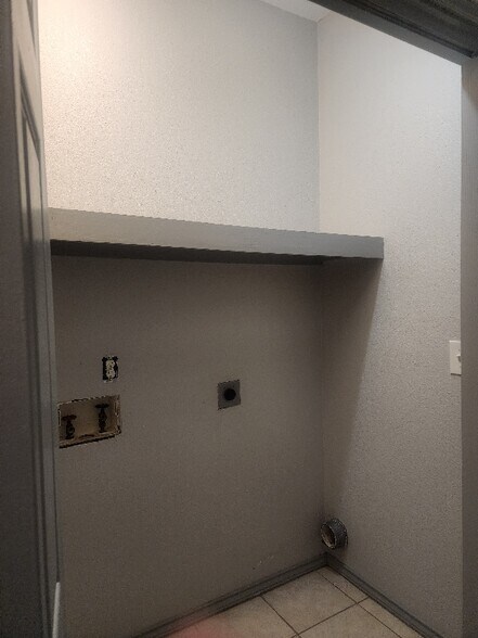 Building Photo - 607 Buena Vista Dr