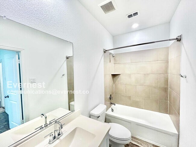 Building Photo - 7204 Black Cherry Ln