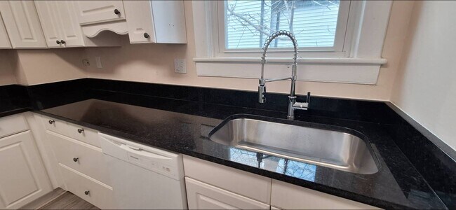 Building Photo - 711 Lafayette Ave