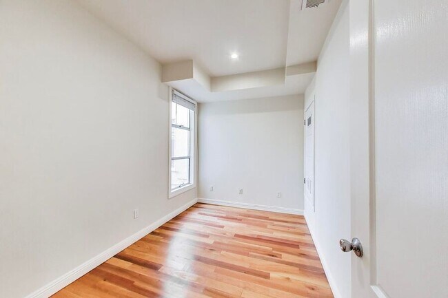 Building Photo - 169 Fair Oaks St