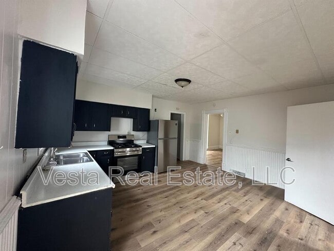 Building Photo - 1211 W Market St