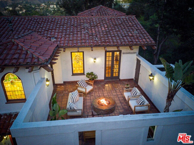 Building Photo - 2942 Passmore Dr