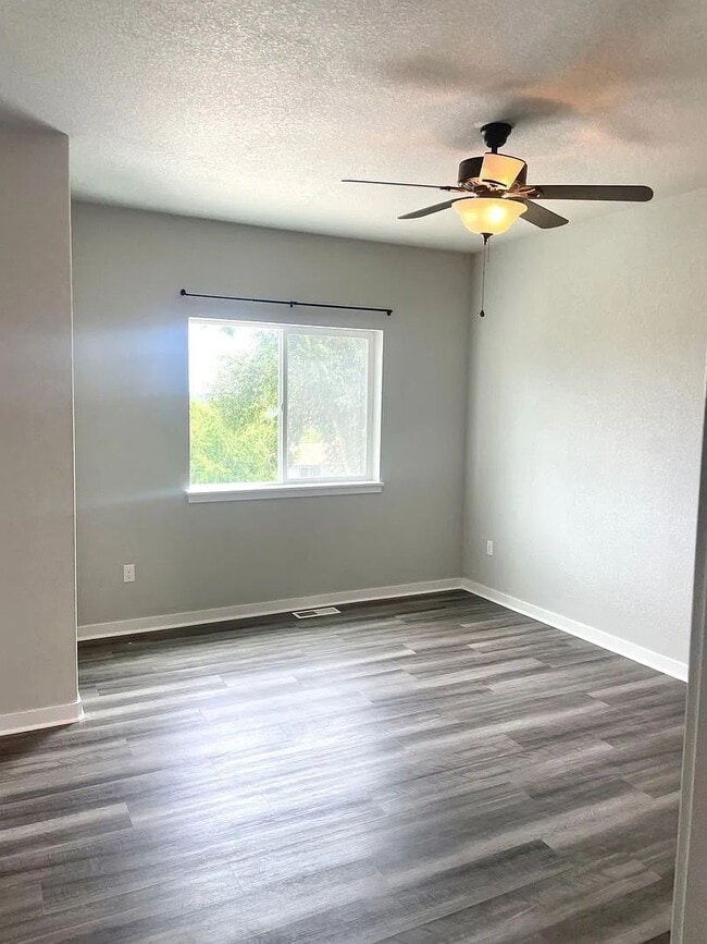 Building Photo - 2828 Straus Ln