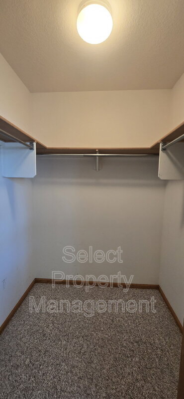 Building Photo - 4110 Three Oaks Dr