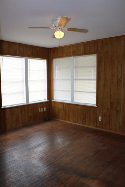 Building Photo - 502 W 8th St