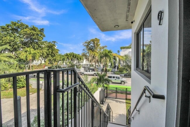 Building Photo - 944 Jefferson Ave