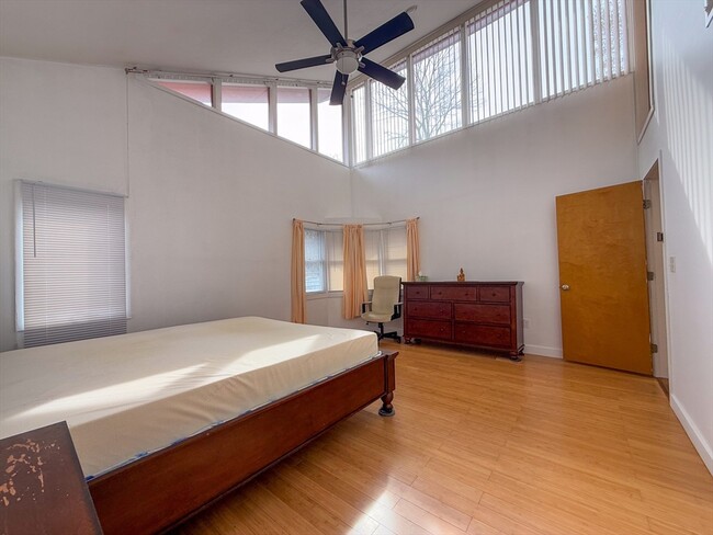 Building Photo - 5 Avondale Ave