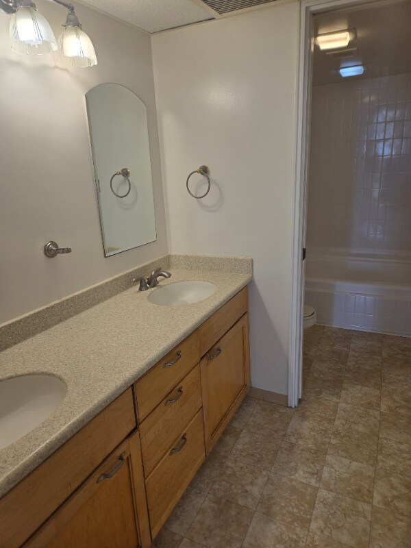 Building Photo - 1600 Ala Moana Blvd