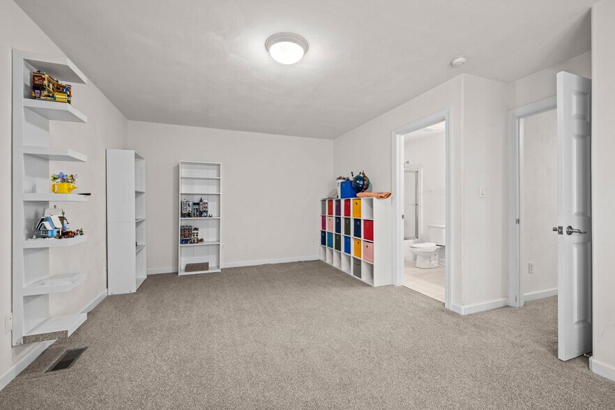 2nd Fl Bedroom - 208 56th St