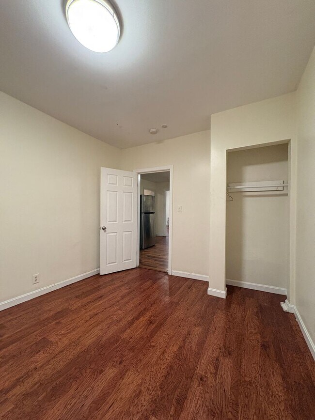 Building Photo - 58-60 Temple Street