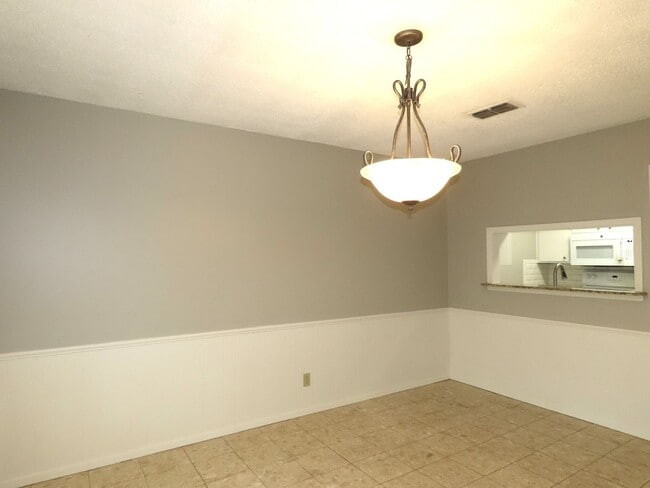 Building Photo - South Tyler! Beautiful 3 Bedroom, 2 Bathroom Duplex