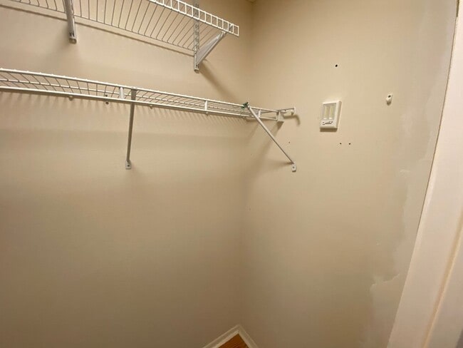 Building Photo - Great Location Turnkey Villa In The Village of Belvedere ANNUAL Lease