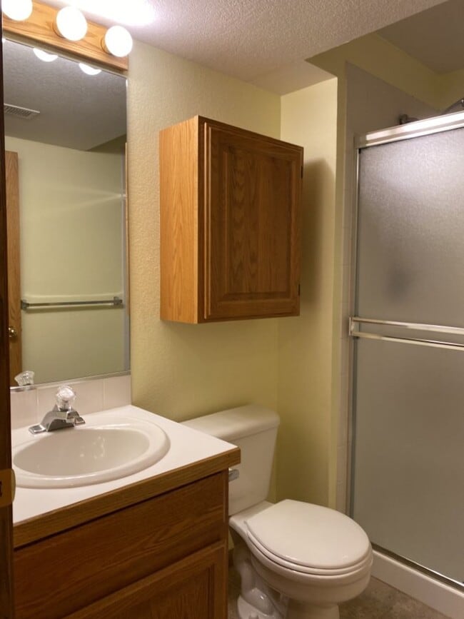 Building Photo - 2325 Northbrook Dr