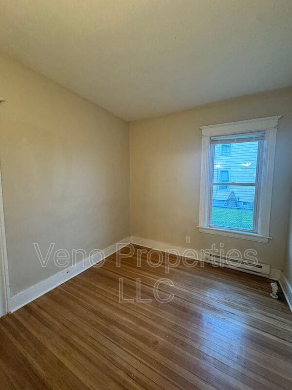 Building Photo - 305 Altamont Ave