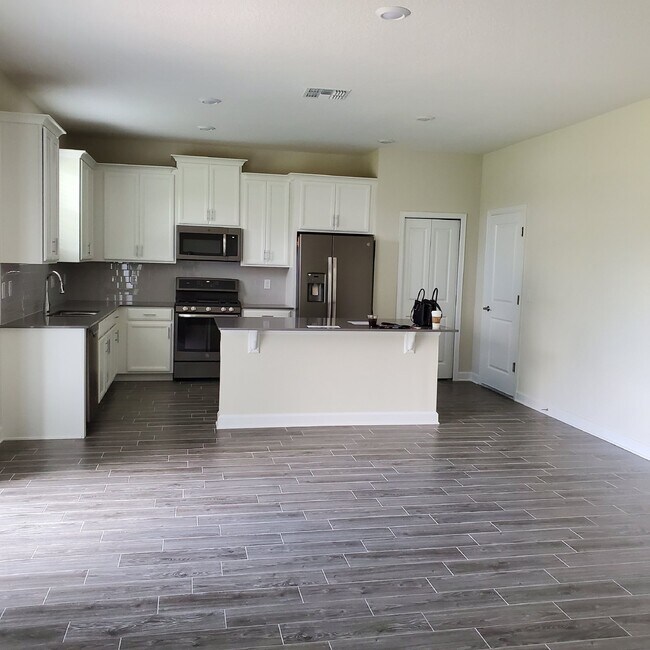 Building Photo - 4 Bedroom House in Soltera Springs