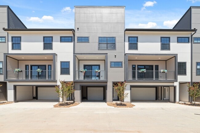 Building Photo - 11923 N Hoa Sen Cir