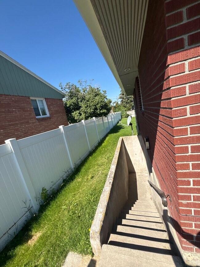 Building Photo - 85 Princeton Ave