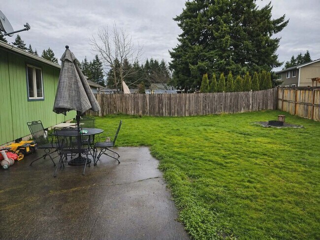 Building Photo - Must See 3 BED/2 Bath Rambler in Heart of Yelm Available 6/10/26! Close to JBLM!!!