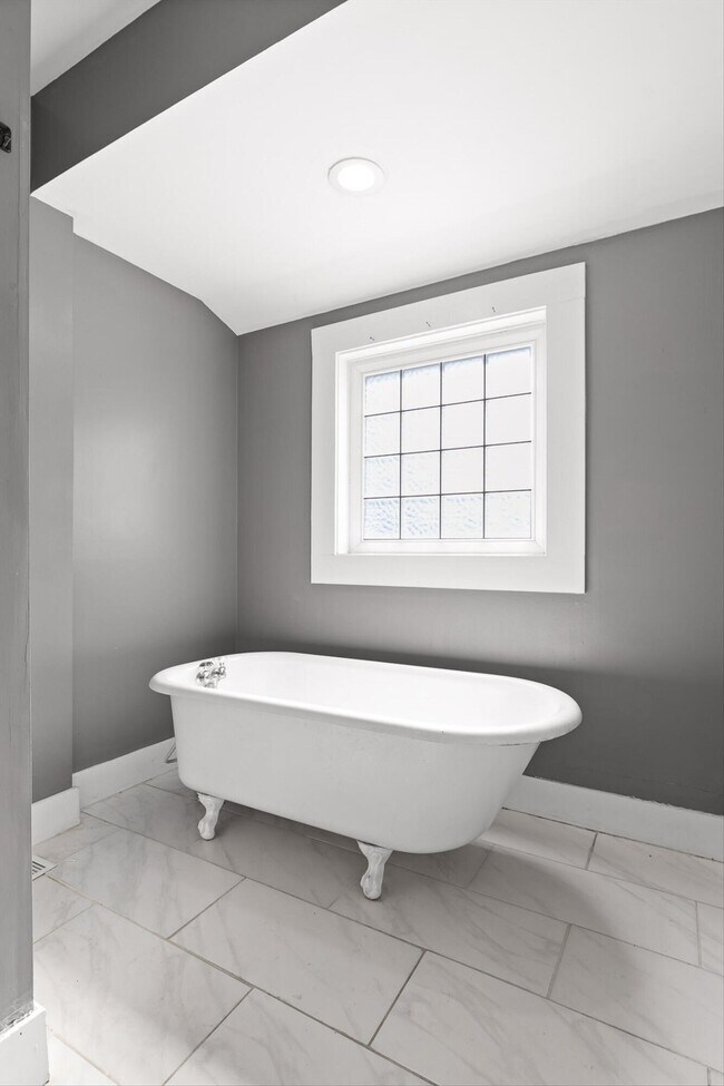 Building Photo - 207 Culberson Ave