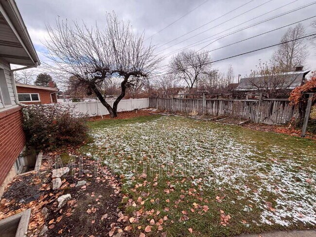 Building Photo - 481 E 2875 N