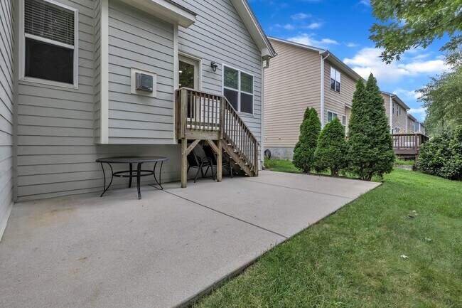 Building Photo - 3 Bedroom Home in Austin Creek! 2 Car Gara...