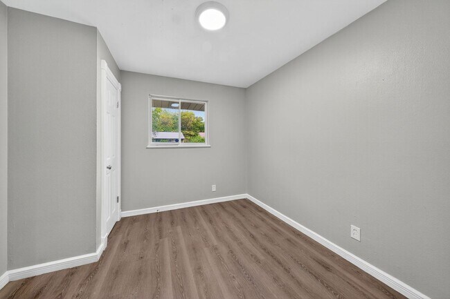 Building Photo - Section 8 Welcome