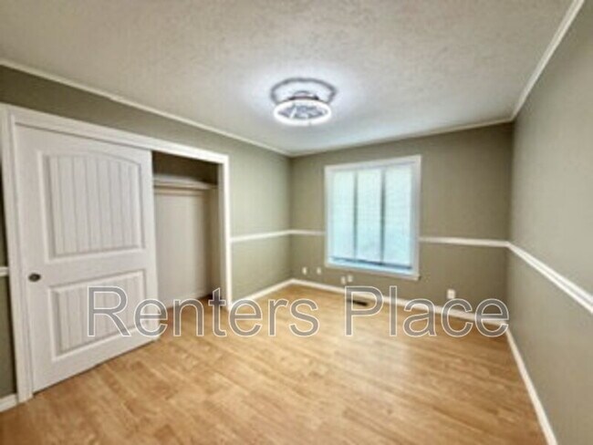 Building Photo - 5501 S Newport Ave