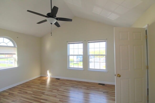 Building Photo - 351 Emerson Ln