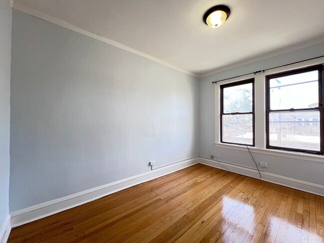 Building Photo - 6424 S Talman Ave