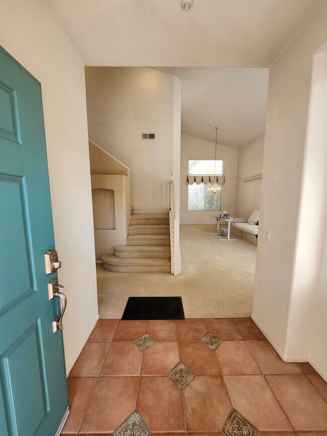 Building Photo - Beautiful two-story in Hunter's Ridge