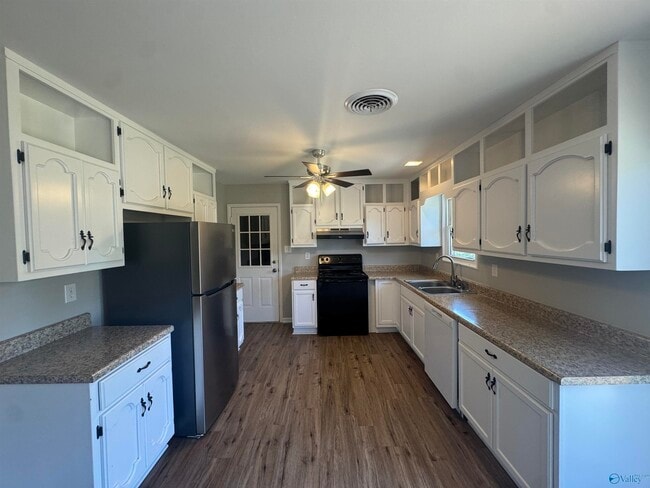 Building Photo - 10020 Strong Dr SE