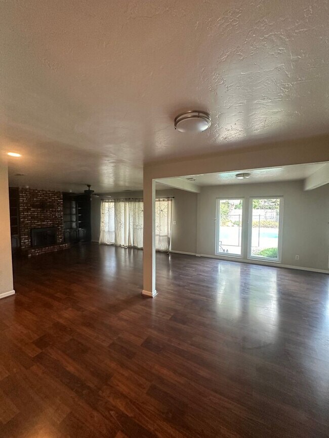 Building Photo - 3116 W La Vida Ave