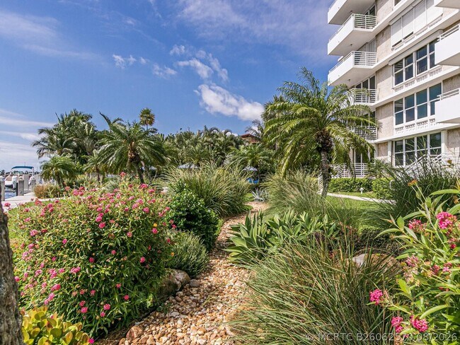 Building Photo - 888 Intracoastal Dr