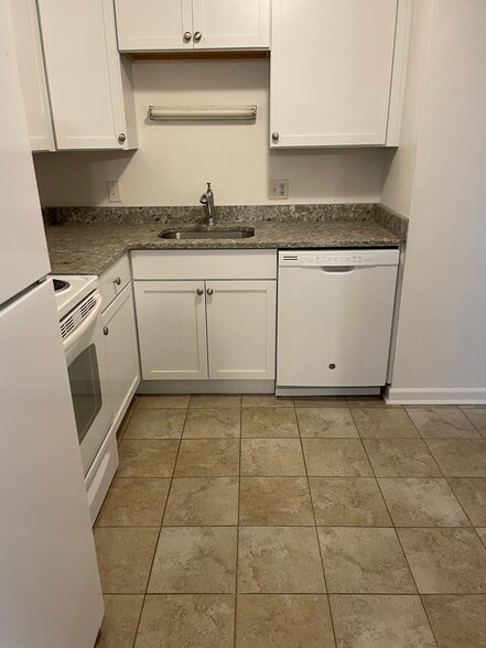 Kitchen - 6713 Gunston Ln