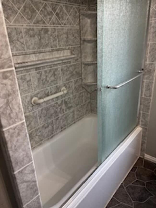 Building Photo - Nice Warren 3 bed 1 bath