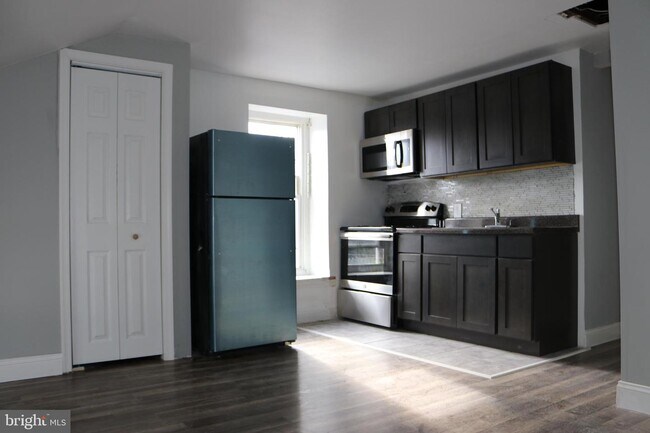 Building Photo - 501 E Haines St