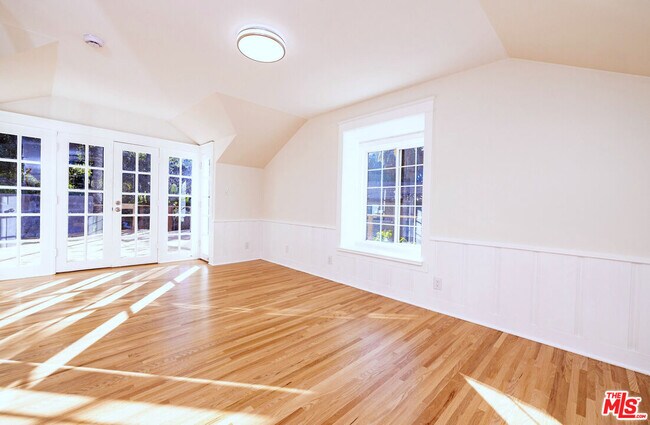 Building Photo - 1205 Oak Hill Ave