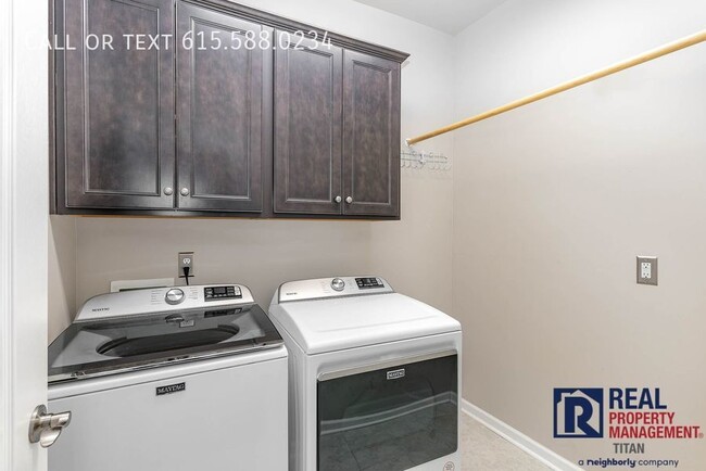 Building Photo - 810 Clay Pl