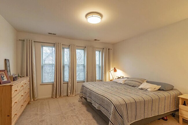 Building Photo - 721 Summit Ln