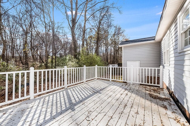 Building Photo - 5932 Sandy Run