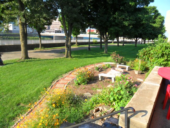 Building Photo - 11 Linwood St