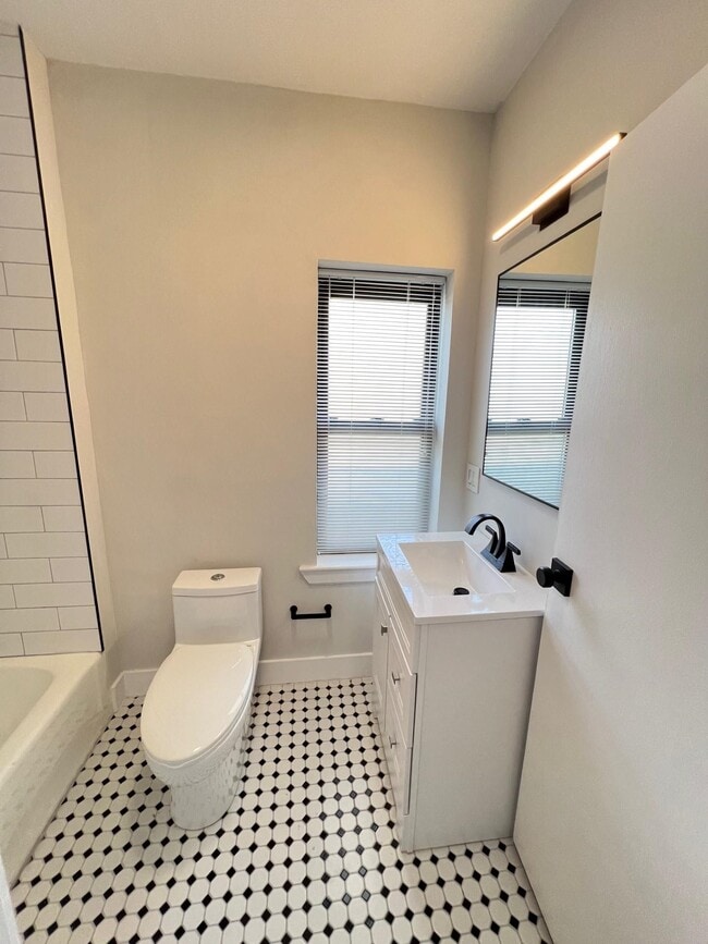 Building Photo - 48 Bright St