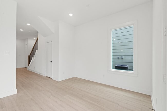 Building Photo - 9602 Valeca Dr