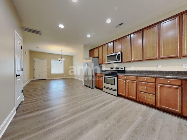 Building Photo - 7217 Deer Springs Way