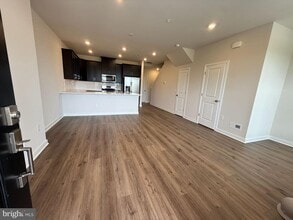 Building Photo - 733 Platinum Dr