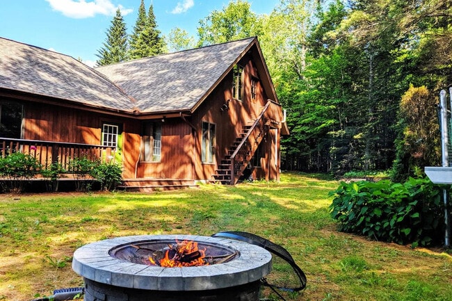 Building Photo - 140 Paquette Cir