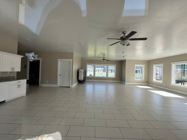 Building Photo - 3306 Eagle Mountain Town Home