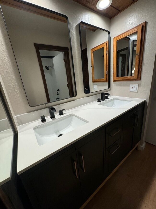 Building Photo - Spacious Snowcreek III Condo – Winter Rental