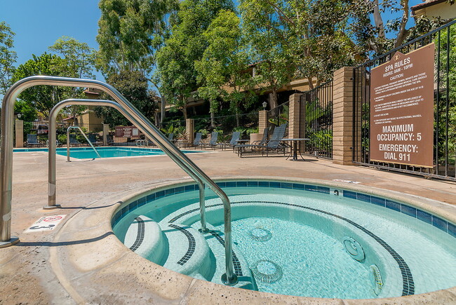 Building Photo - Trabuco Villas