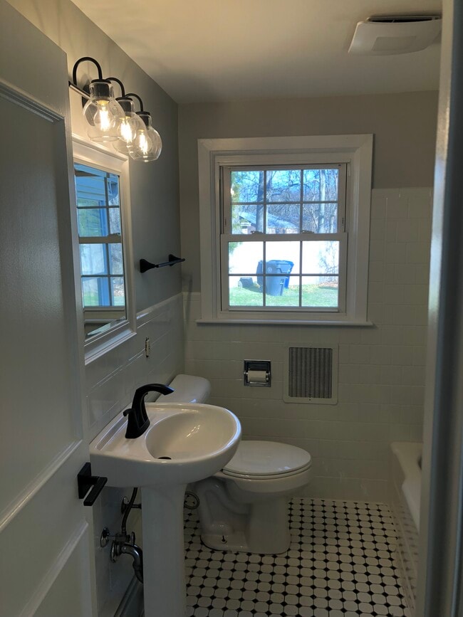 Bathroom - 4 Frontier Rd